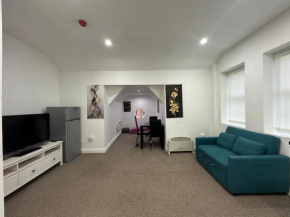 Stunning Birmingham City Center Apartment - Sleeps 4 - Free Parking, Netflix, Prime, Disney